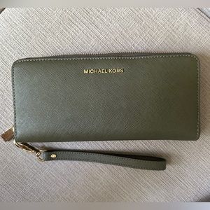 Brand New Michael Kors Wallet/Clutch